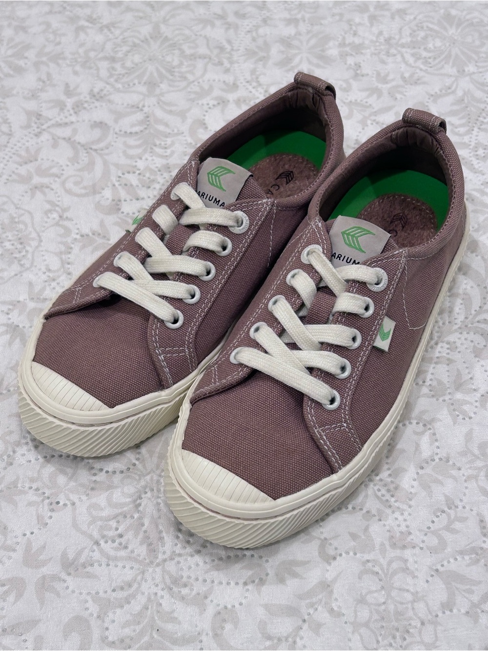 Cariuma OCA Low Women’s Sz 6.5 Tan Camel Canvas Lace Up Sneakers Comfort Casual